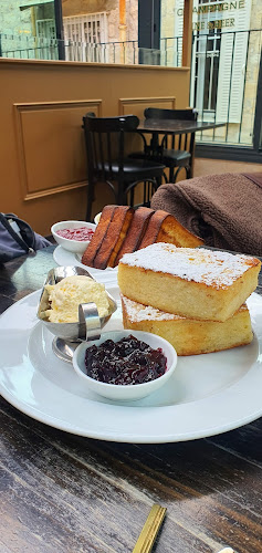 זוני - הסעדה