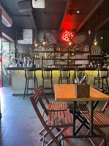 AKBAR בשוק הפשפשים אקבר - בר מסעדה