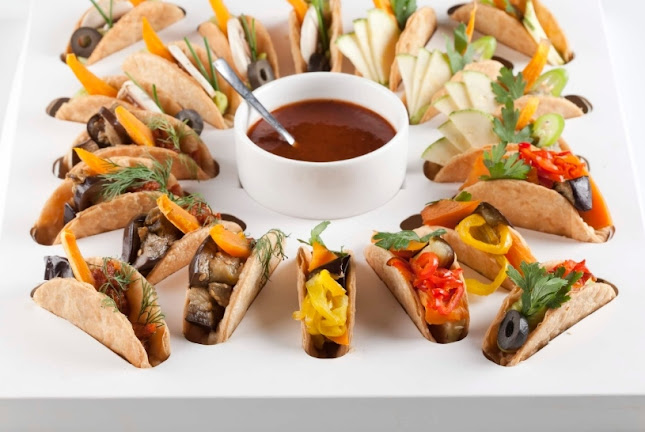 קאנאפ'ס - פינגר פוד, מגשי אירוח וקייטרינג חלבי - Canapes - הסעדה