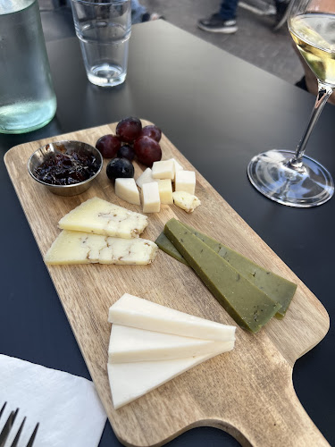 לוטי lotti wine spot - הסעדה