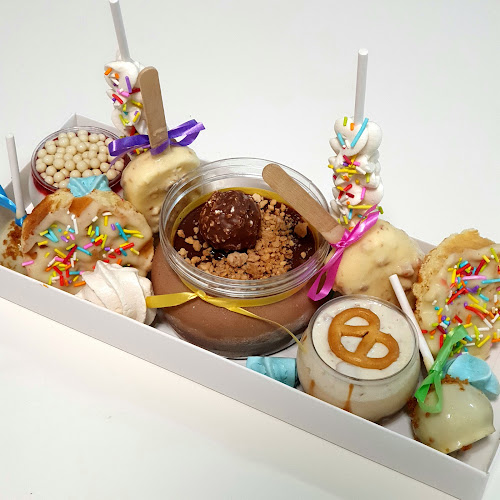 אוראל משה - קונדיטוריה, עוגות מעוצבות וקינוחים בהזמנה אישית - ירושלים