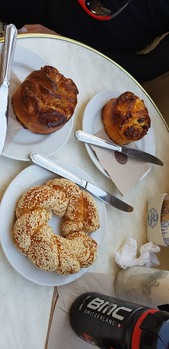 דלאל הקונדיטוריה - הסעדה