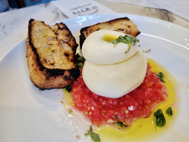 דולצ׳ה - פיצה נאפוליטנית