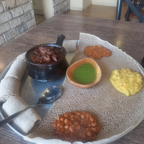 גוג'ו מסעדה אתיופית רחובות - הסעדה