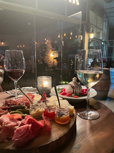 ג'וני בר יין Jony wine bar - הסעדה