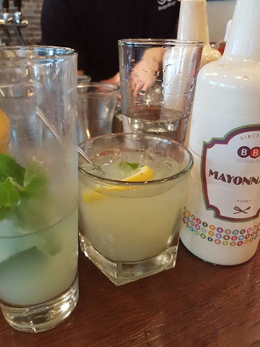 Burgus Burger Bar נתניה - הסעדה