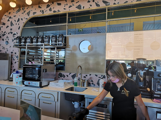 גולדה בר - הסעדה