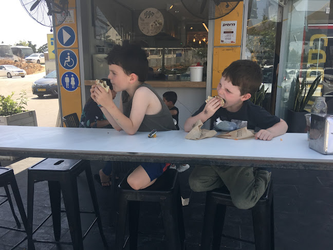 פלאפל בריבוע eat&go - פז רמת השרון - רמת השרון