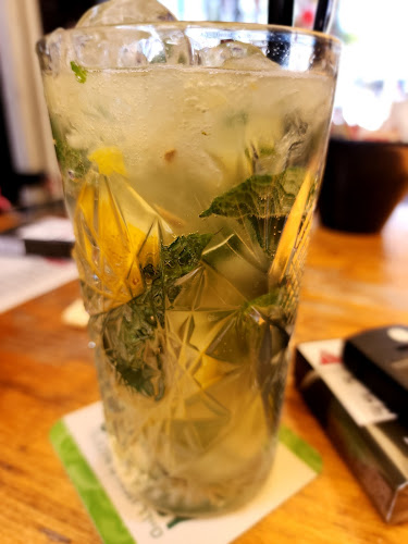 נולה סוקס פאב