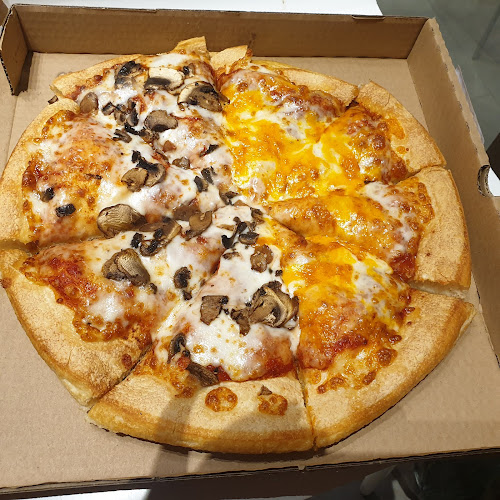 Opinii despre פיצה האט - מצפה רמון în מצפה רמון - הסעדה
