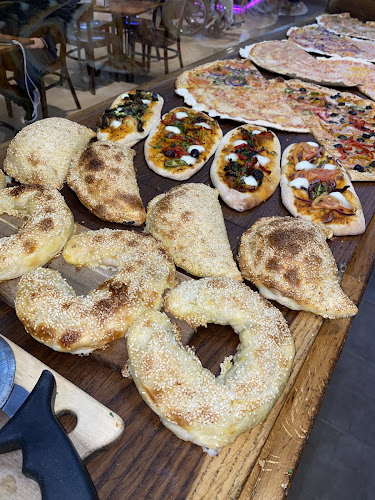 פיצה עגבניה , Pizza Agvania - הסעדה