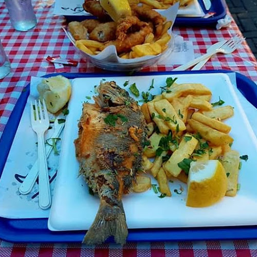 פיש אנד צ'יפס מרקט, דגי אלי