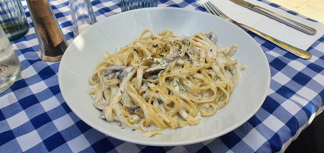 Pizza castelli - הסעדה