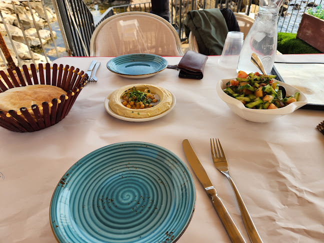 מסעדת הנמל הפיזני בעכו - הסעדה