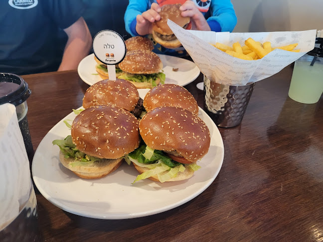 Opinii despre בורגרים קיבוץ עינת, כשר למהדרין בשר חלק în עינת - הסעדה