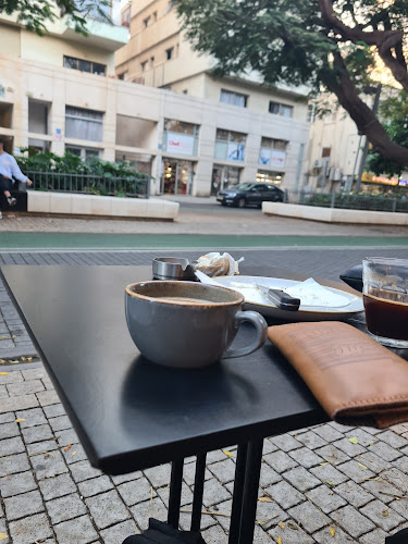 Opinii despre קפטיש – קפה קלוי במקום בתל אביב. Cafetish – Neighborhood Coffee Roastery in Tel Aviv în תל אביב-יפו - הסעדה