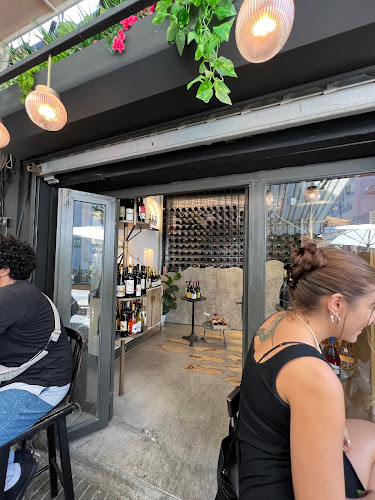 C\W Chocolate & Wine Shop