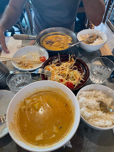 טייגר לילי - הסעדה