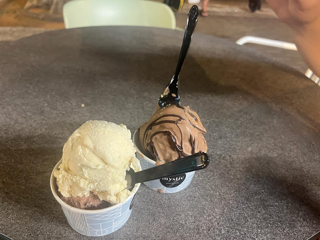 Mystic Artisan Ice Cream - הסעדה