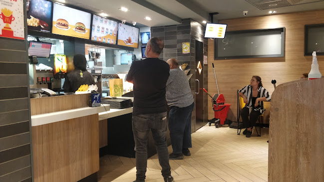 Opinii despre מקדונלד'ס - דלק אולגה în חדרה - הסעדה