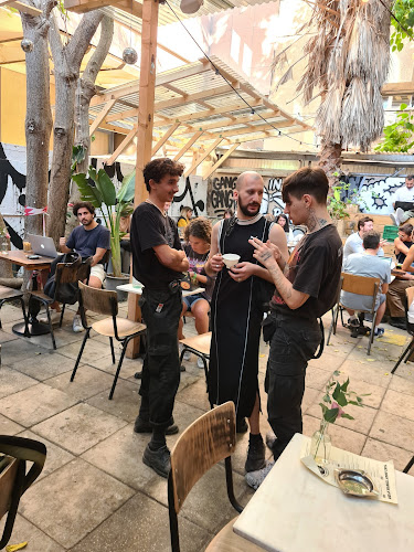 אדמונד קפה - הסעדה