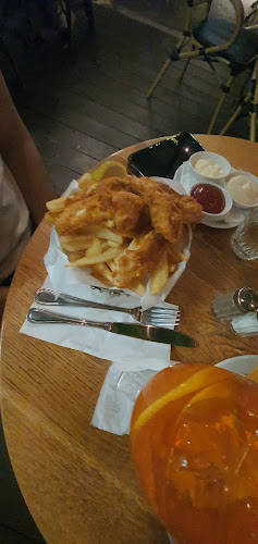 Tree Brasserie - הסעדה