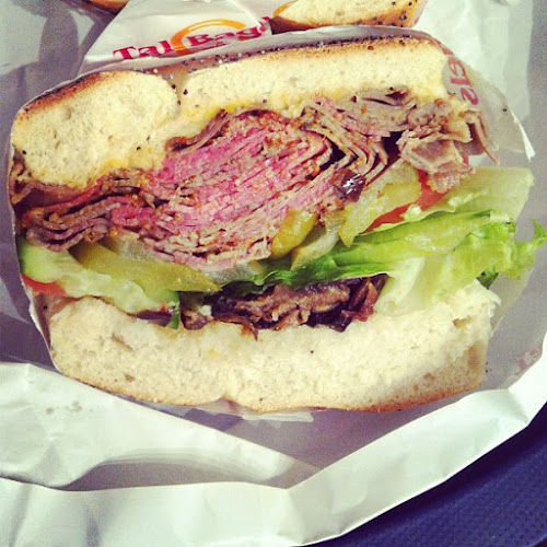 טל בייגלס - הסעדה