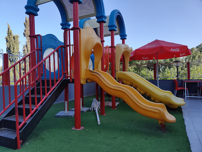 שבח פלאפל ופיצה בית הכרם - הסעדה