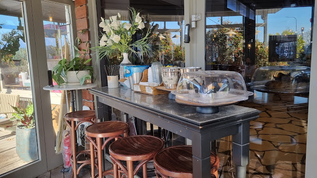 בנדיקט ביתן אהרון - הסעדה