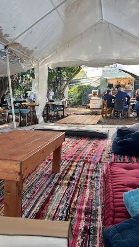 ריטריט קפה - מקום להיות בו - הסעדה