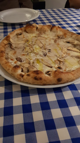 פיצה ראשונים - הסעדה