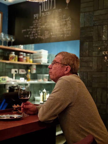 בר שכונתי קטן (פרלה) - הסעדה