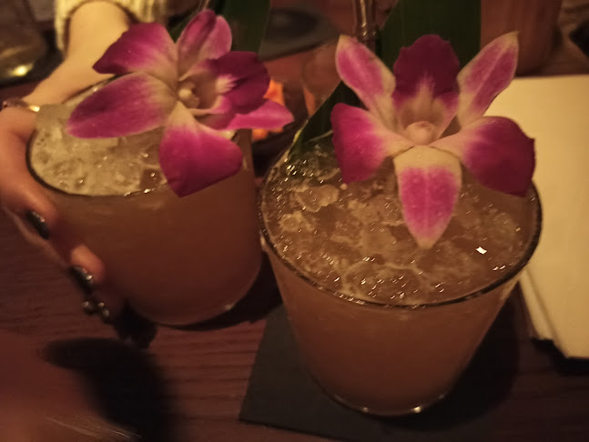 אימפריאל קוקטייל בר - הסעדה