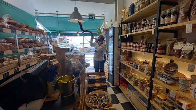 כיכר שינקין - לחם- קפה- שכונה - הסעדה