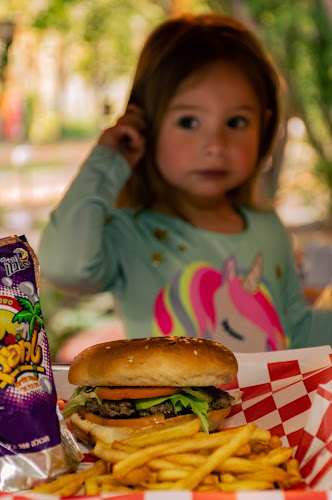 האדומה פוד טראק עם בשר מהגולן