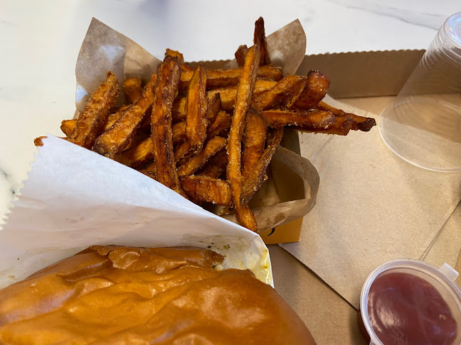 קניון עזריאלי, דרך מנחם בגין 132, קומה 2, תל אביב-יפו