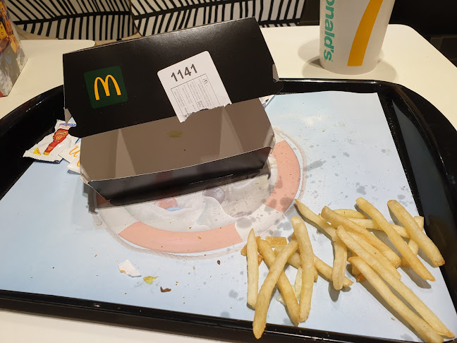 Opinii despre מקדונלד'ס - שרונה ת"א în תל אביב-יפו - הסעדה