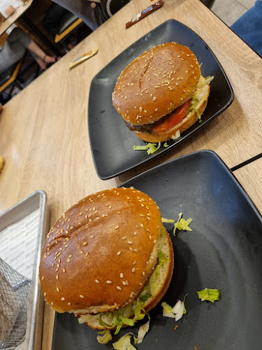 Opinii despre בורגרים עכו, כשר בשר חלק în עכו - הסעדה