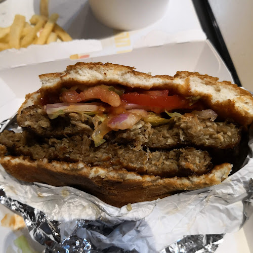 מקדונלד'ס - גרנד קניון חיפה מתחם המסעדות קומה 3 - הסעדה