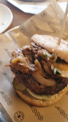 מסעדת BBB יגאל אלון