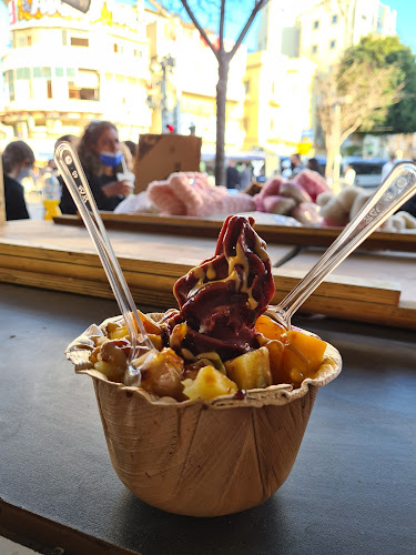 עוזי אלי איש האתרוגים - שוק הכרמל תל אביב