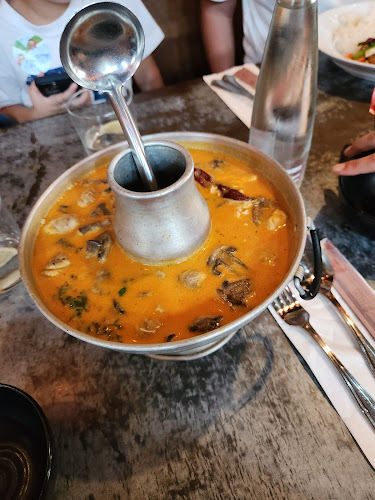 טייגר לילי - הסעדה