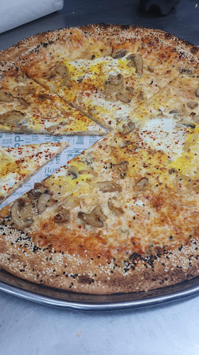 פיצה ביתית - הסעדה