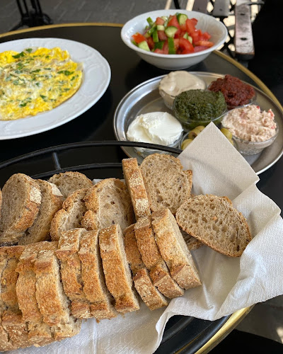 בית מאפה אביבים - הסעדה