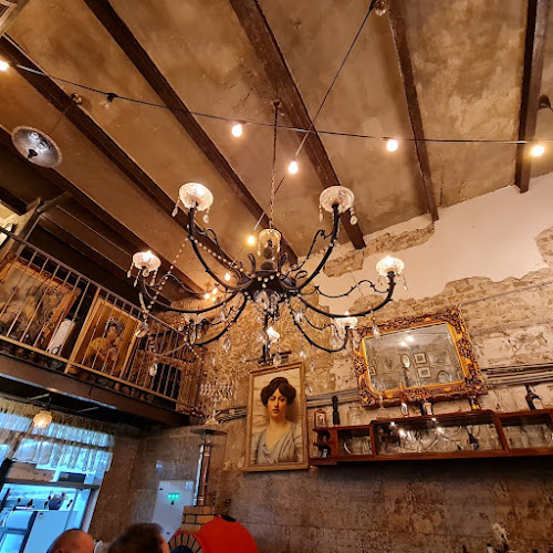 מסעדת ללה - בית מאפה ומעדניה גיאורגי אותנטי - הסעדה