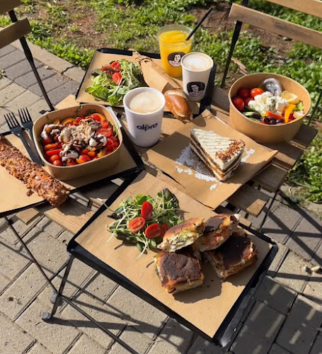 בכניסה לפארק הקופים, כפר דניאל, 7312500