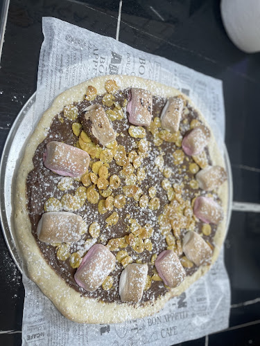 פיצה ביאנקה - הסעדה