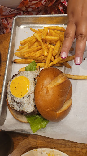 החברים ירושלים מהדרין - הסעדה