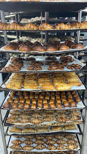 Opinii despre מאפיית סנהדריה în ירושלים - הסעדה