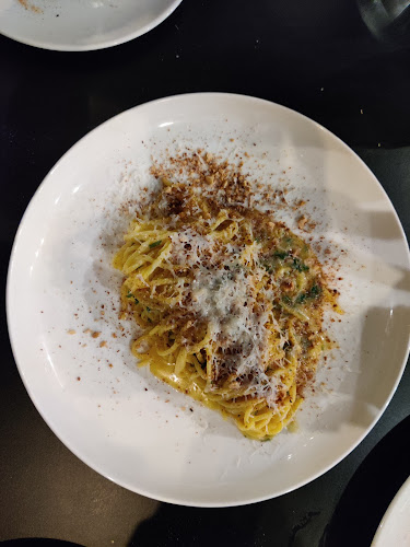 דולצ׳ה - פיצה נאפוליטנית - הסעדה